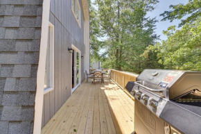 Charming Poconos House with Deck Community Perks!